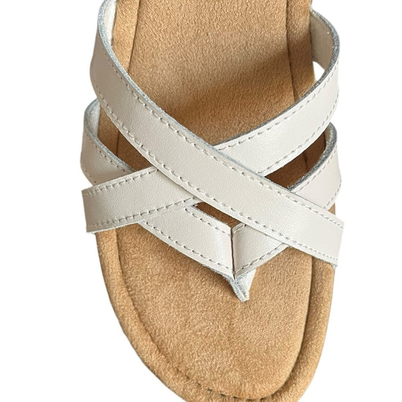 NWB MINNETONKA Sunny White Leather Flip Flop Thong Sandals Shoes Women’s Size 9 - Picture 2 of 7